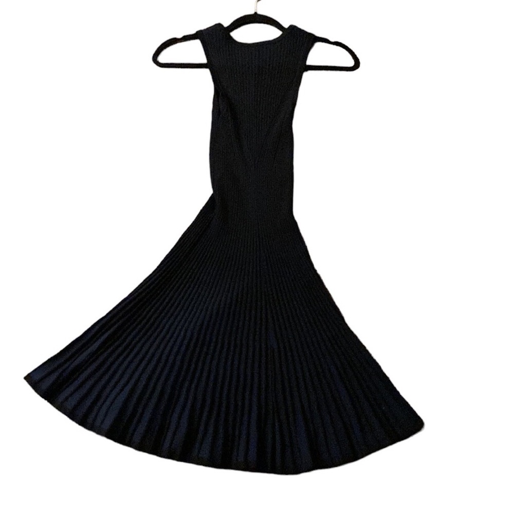 Carmen Marc Valvo Fitted Black&Blue Knit Dress